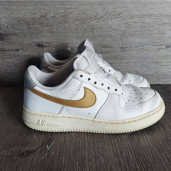 Nike Air Force 1 '07 White Metallic Gold DD8959-106 Women's Sneakers Size 7 - Picture 1 of 9